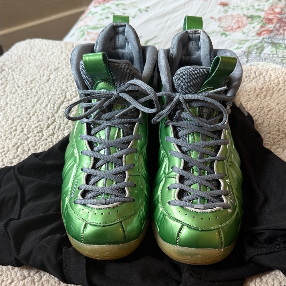 Nike Men Shiny Green and Gray Sneakers